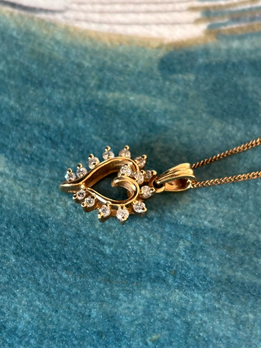 10k Gold Diamond Heart Pendant - Picture 10 of 11